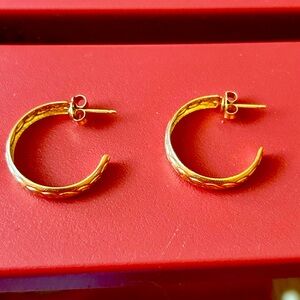 Gold colored loop earrings, post type.